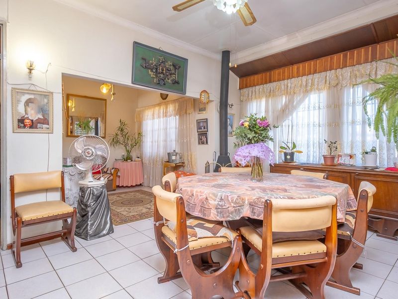 3-Bedroom Family Home 560m2 Erf in Prime Eldorado Park Ext. 7 – Great Value! - Photo 7