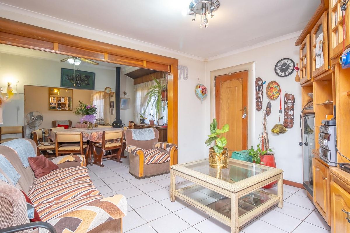 3-Bedroom Family Home 560m2 Erf in Prime Eldorado Park Ext. 7 – Great Value! - Photo 5