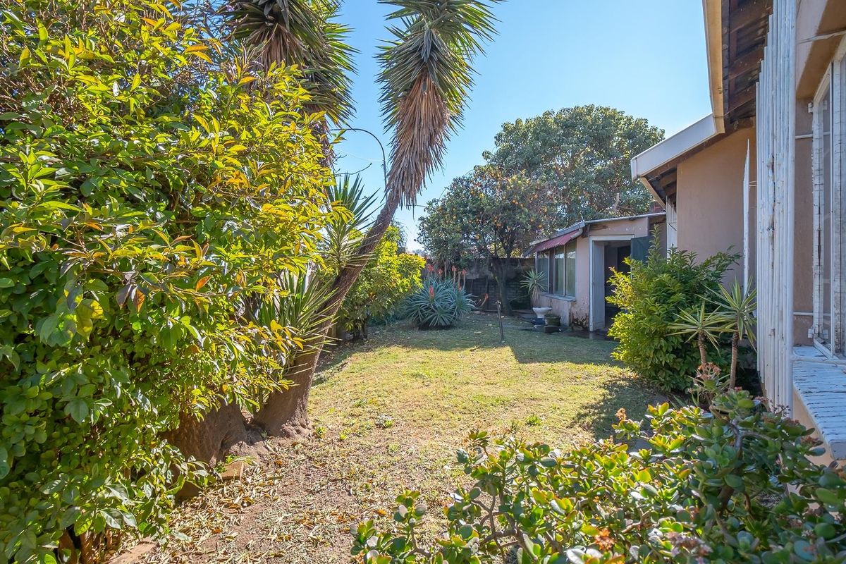 3-Bedroom Family Home 560m2 Erf in Prime Eldorado Park Ext. 7 – Great Value! - Photo 4