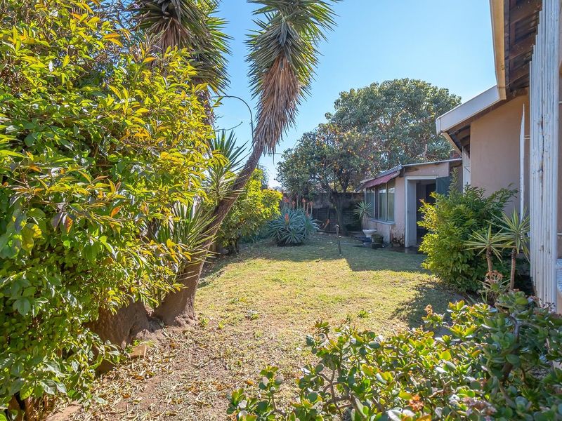 3-Bedroom Family Home 560m2 Erf in Prime Eldorado Park Ext. 7 – Great Value! - Photo 4