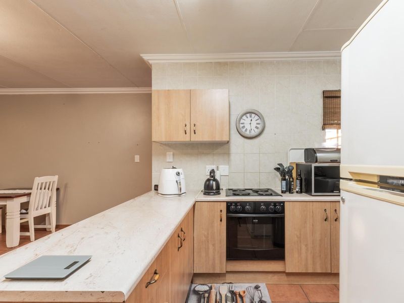 Low Maintenance Lock-up and Go Townhouse in Bendor Ridge - Photo 7