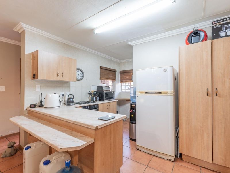 Low Maintenance Lock-up and Go Townhouse in Bendor Ridge - Photo 6