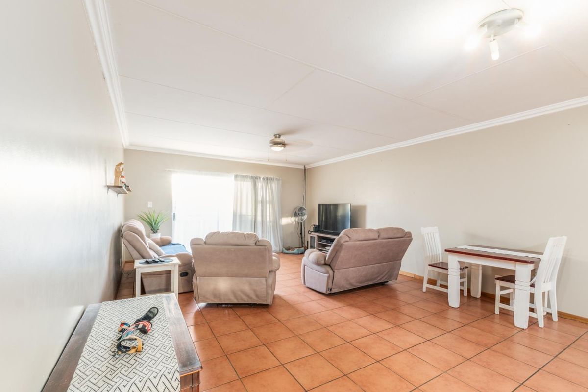 Low Maintenance Lock-up and Go Townhouse in Bendor Ridge - Photo 3