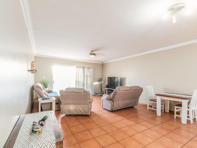 Low Maintenance Lock-up and Go Townhouse in Bendor Ridge - Photo 3