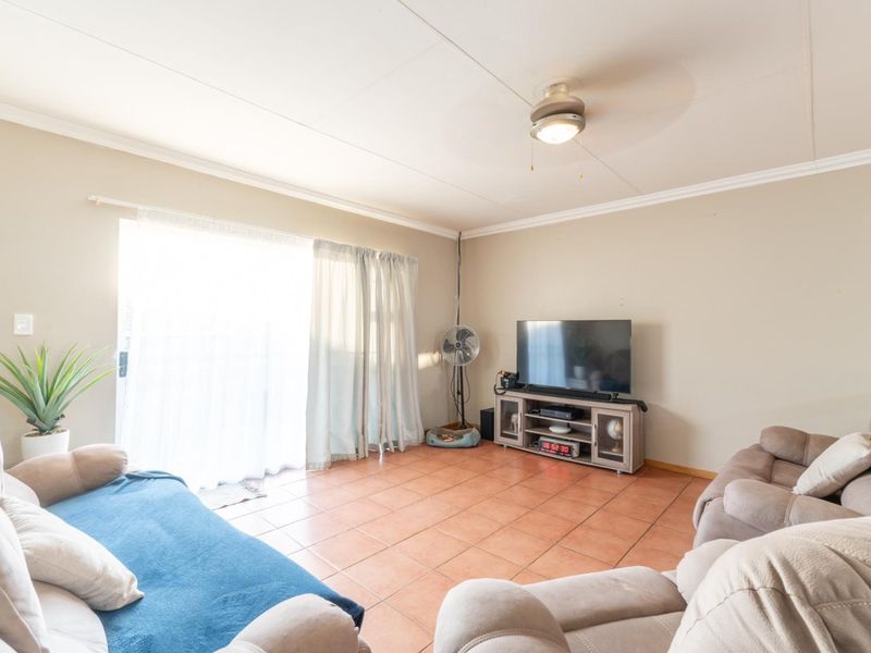 Low Maintenance Lock-up and Go Townhouse in Bendor Ridge - Photo 4