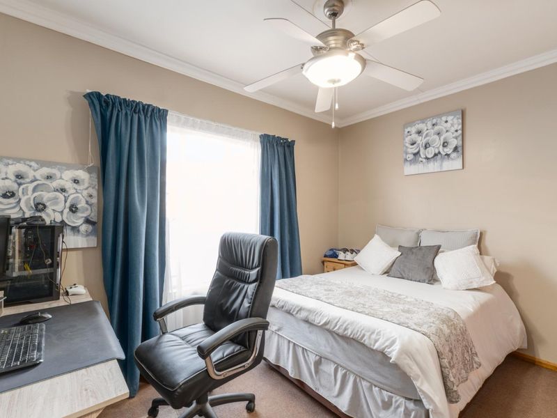 Low Maintenance Lock-up and Go Townhouse in Bendor Ridge - Photo 9