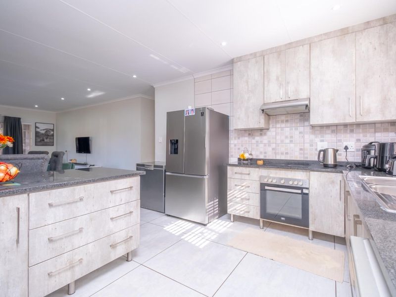 Dream Home In A Sought-After Estate - Photo 10