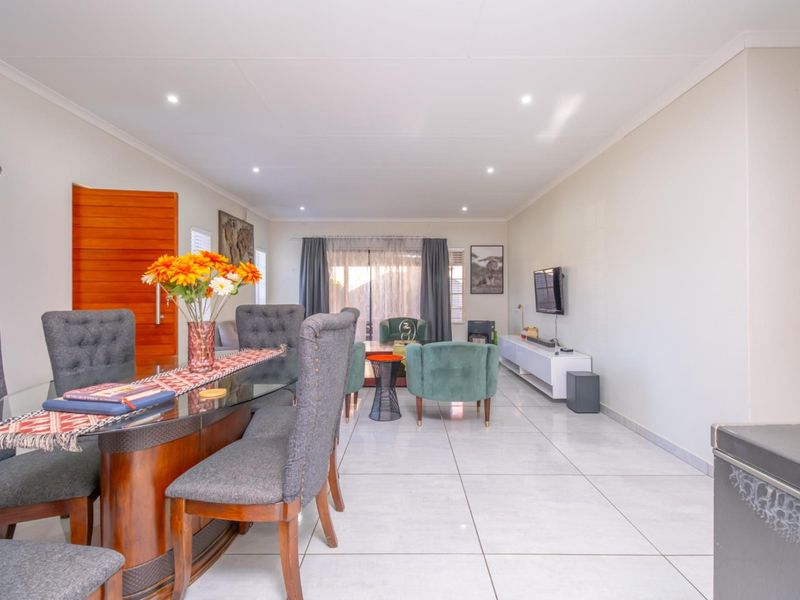 Dream Home In A Sought-After Estate - Photo 8