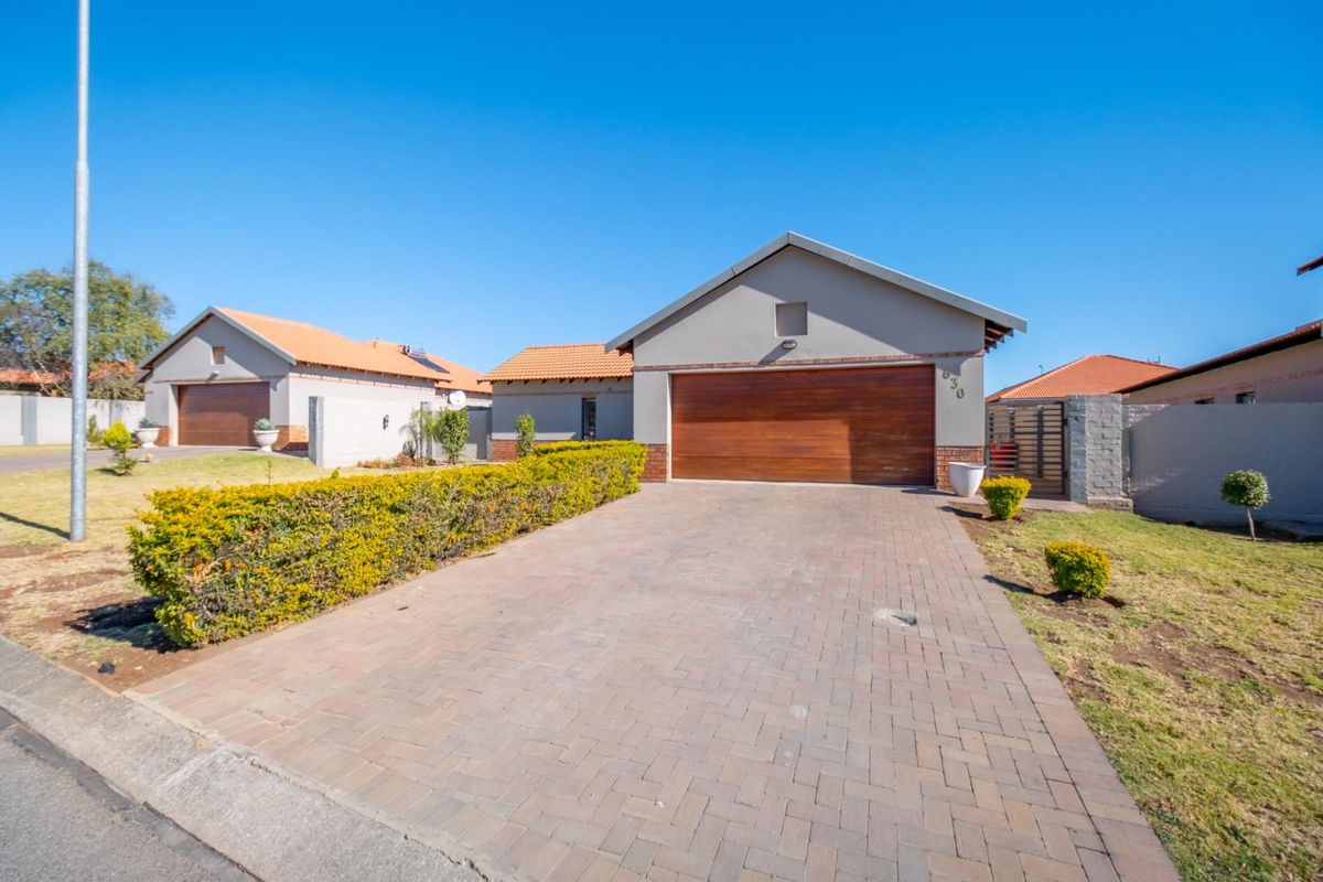 Dream Home In A Sought-After Estate - Photo 2