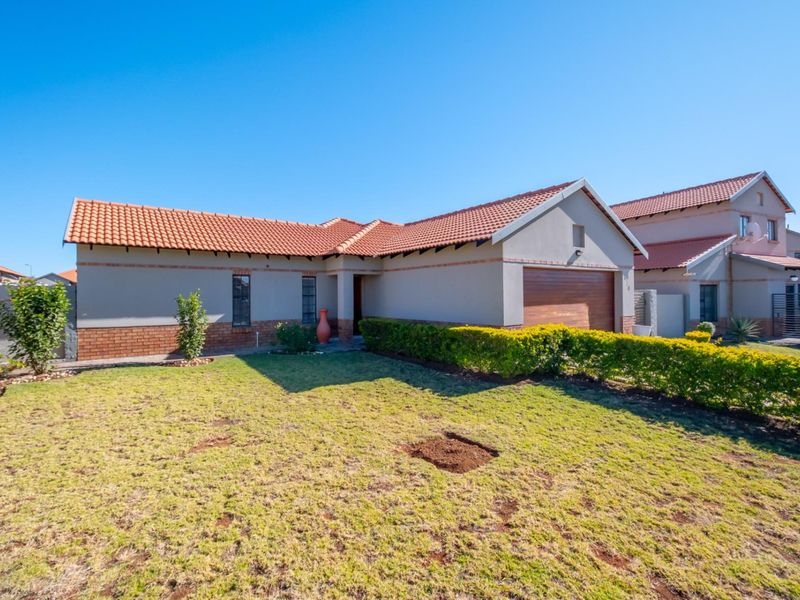 Dream Home In A Sought-After Estate - Photo 1