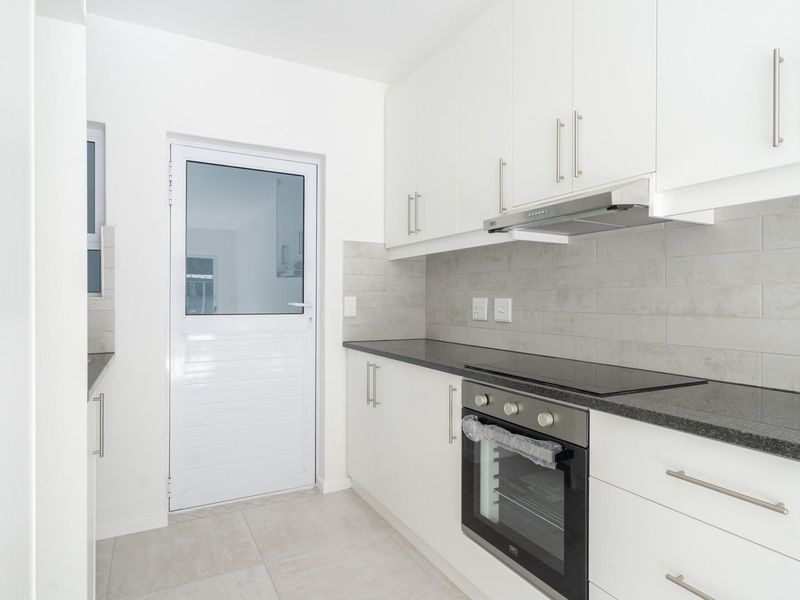2- Bedroom Groundfloor Apartment to rent in Honeydew Country Estate - Photo 10
