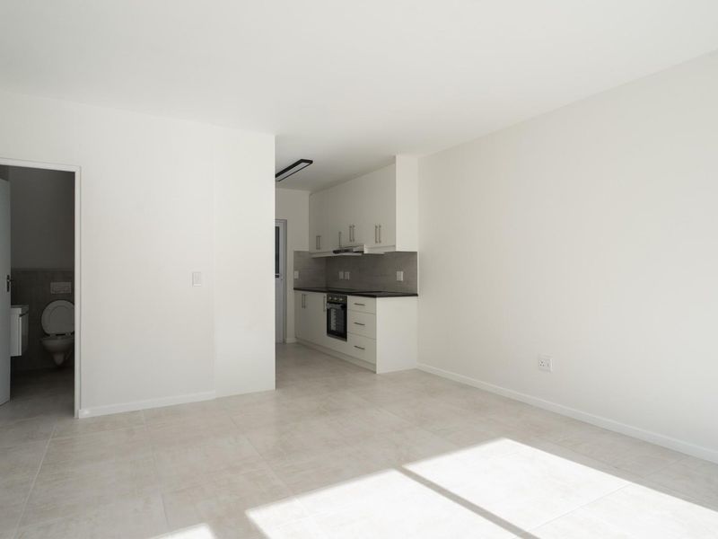 2- Bedroom Groundfloor Apartment to rent in Honeydew Country Estate - Photo 7
