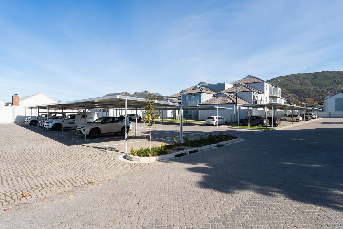 2- Bedroom Groundfloor Apartment to rent in Honeydew Country Estate - Photo 2