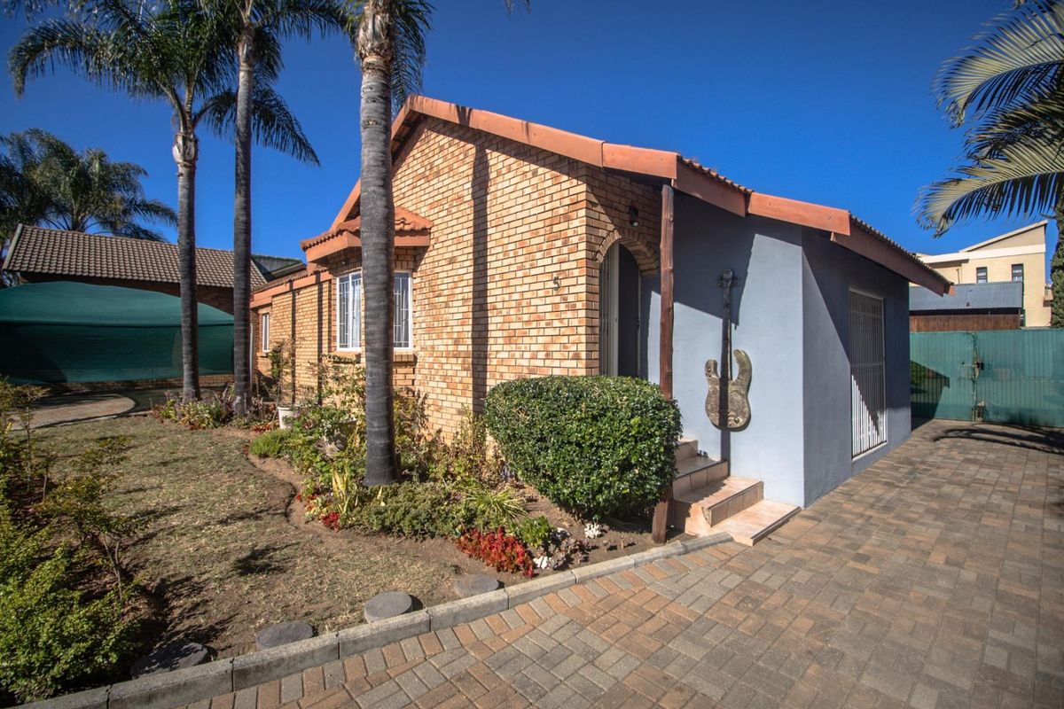 Charming home available in secure estate! - Photo 3