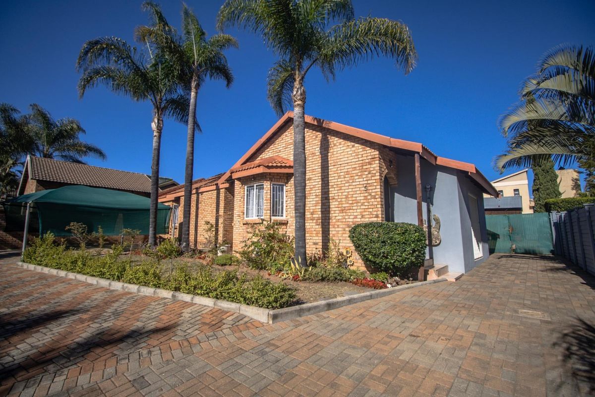 Charming home available in secure estate! - Photo 4