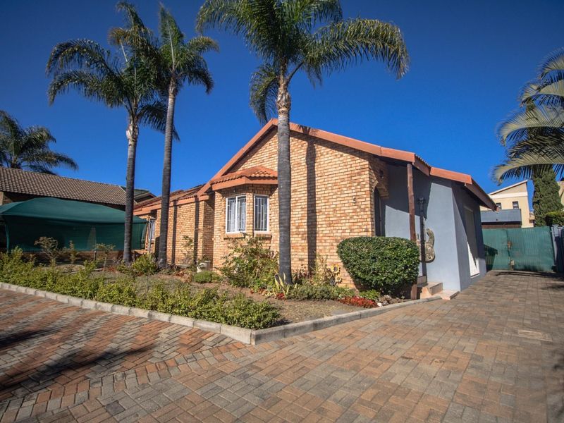 Charming home available in secure estate! - Photo 4