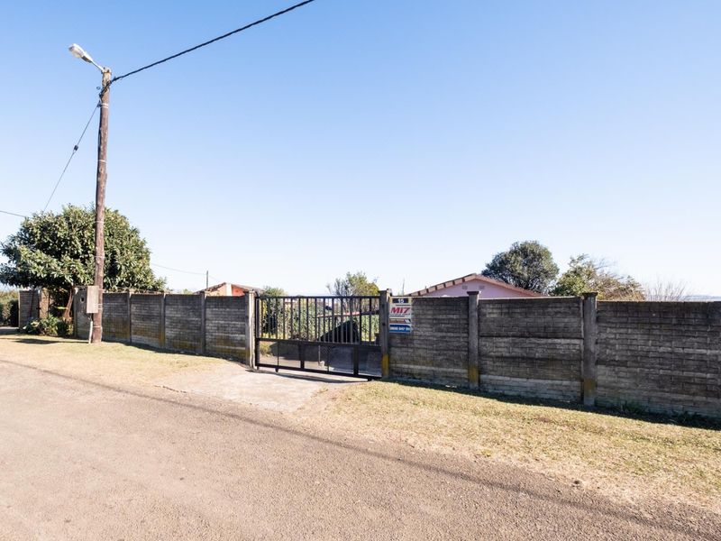 Neat 3-Bedroom Family Home – Howick West - Photo 1