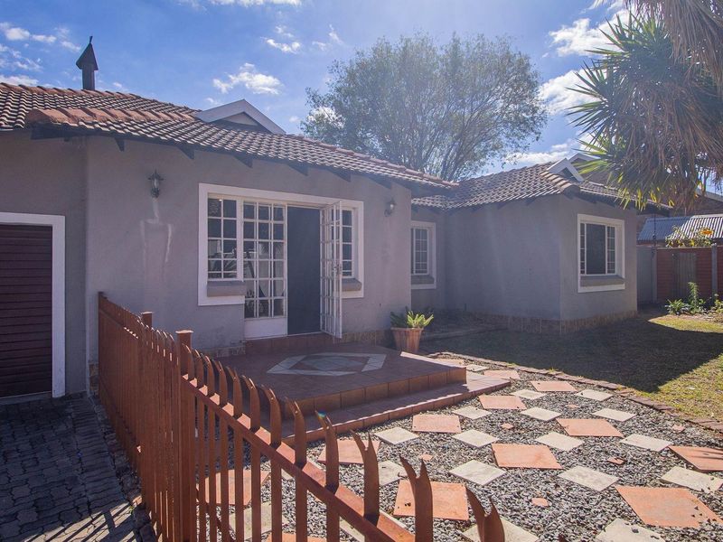 3 Bedroom Townhouse in Bendor! - Photo 2