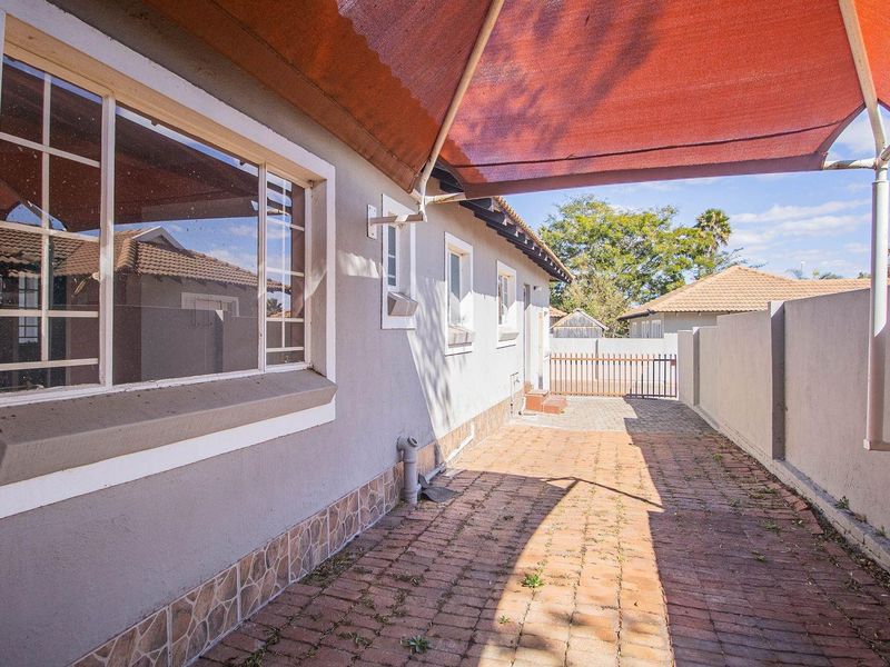 3 Bedroom Townhouse in Bendor! - Photo 9