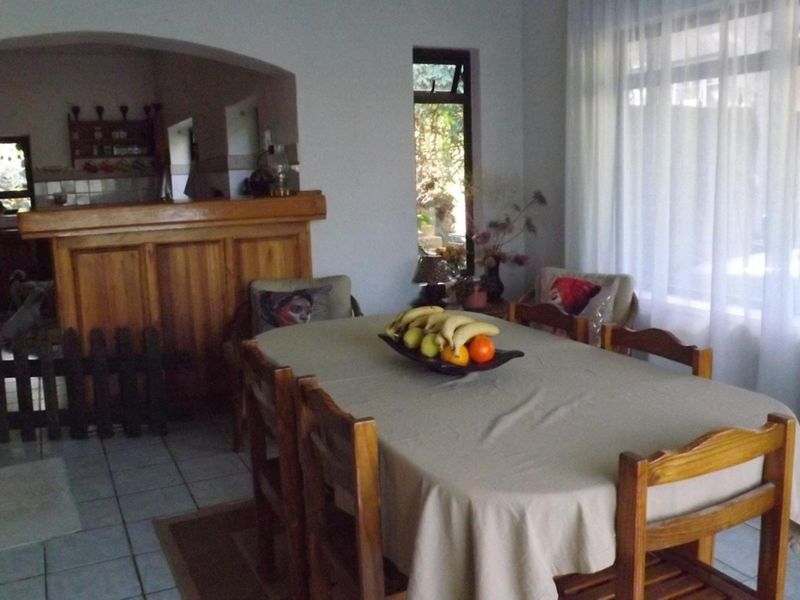 Family Home with bachelor flat - Photo 9