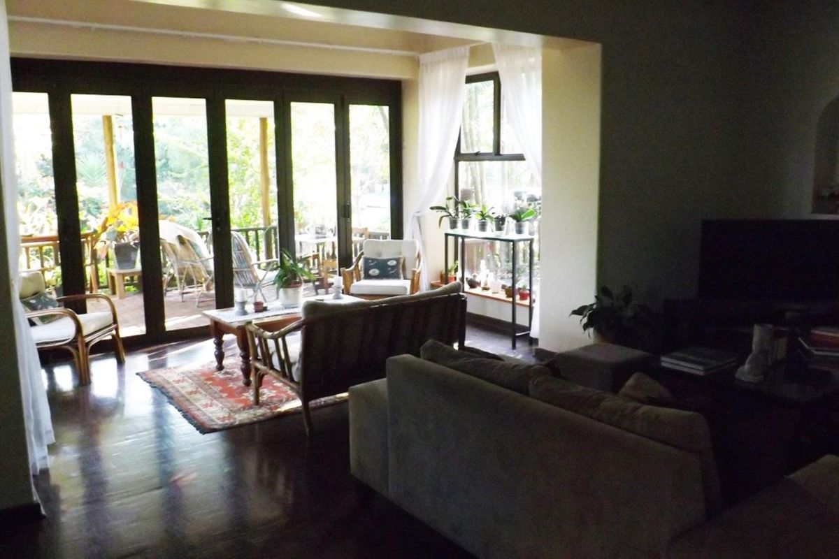 Family Home with bachelor flat - Photo 5