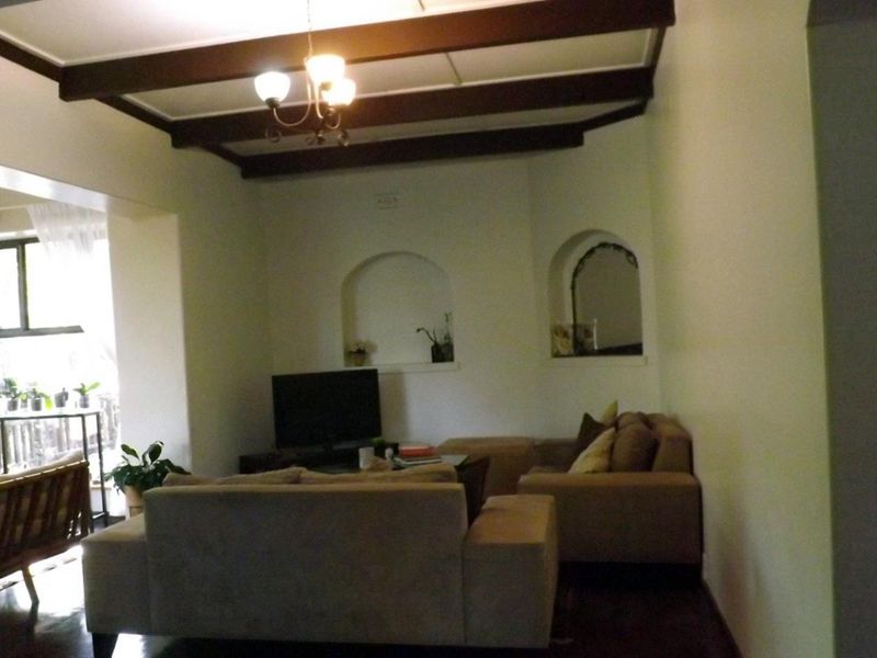 Family Home with bachelor flat - Photo 2