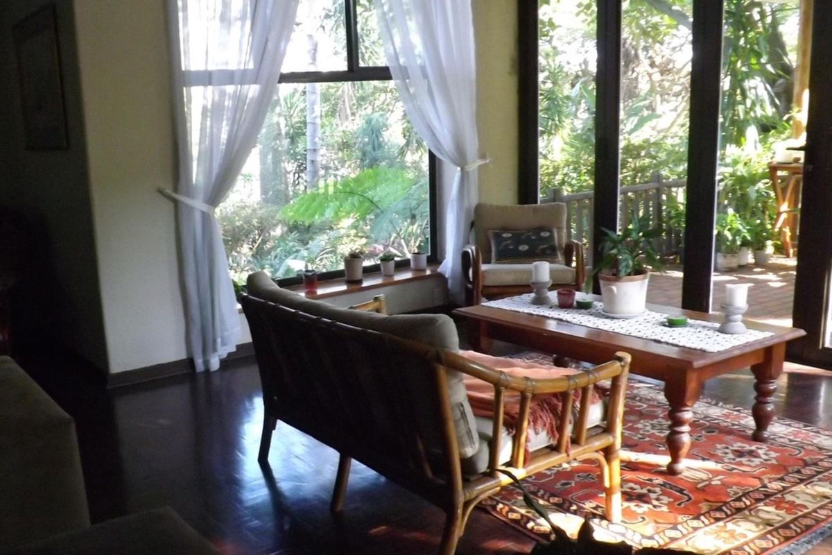 Family Home with bachelor flat - Photo 3