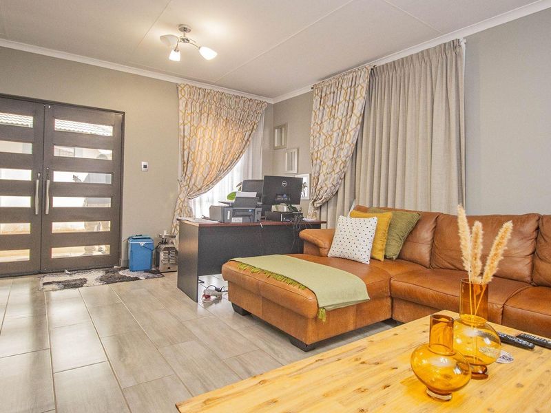 A Beautiful 3 Bedroom Home in Bendor! - Photo 10