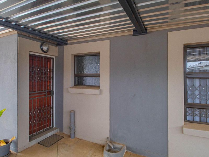 A Beautiful 3 Bedroom Home in Bendor! - Photo 7