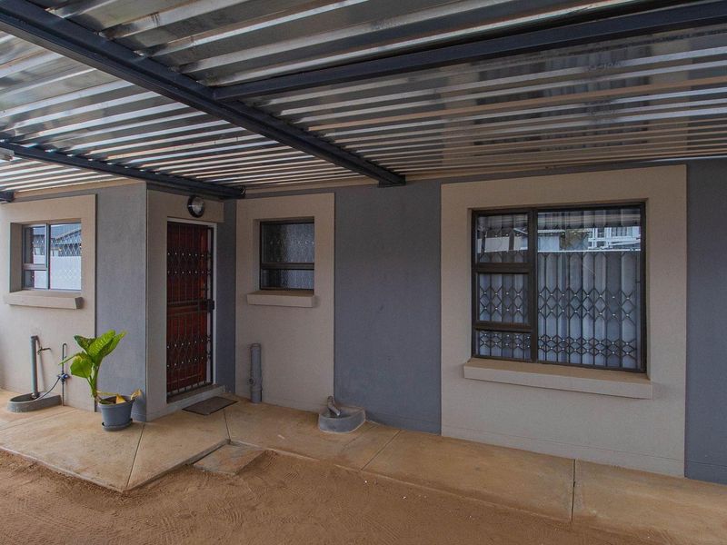 A Beautiful 3 Bedroom Home in Bendor! - Photo 6