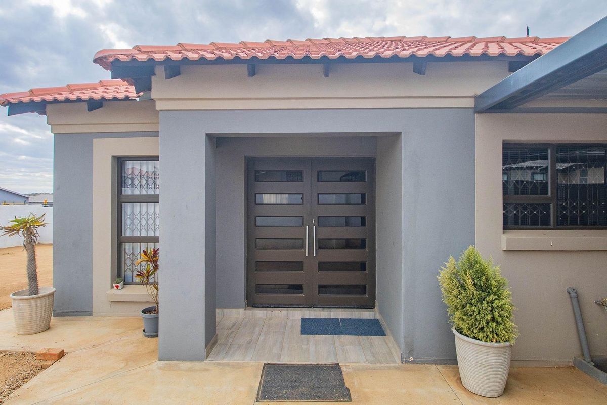 A Beautiful 3 Bedroom Home in Bendor! - Photo 5