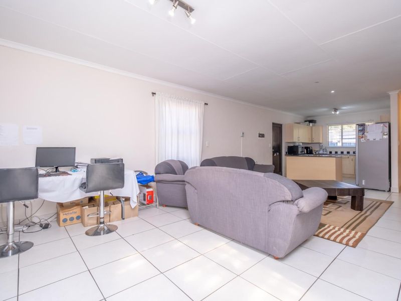 Single Story Three bedroom home for Sale in Sought After Fourways Estate - Photo 8