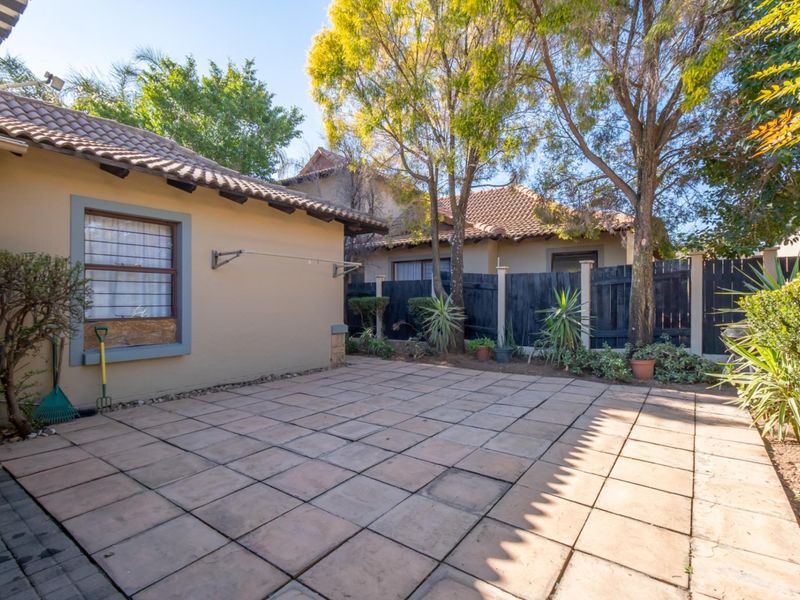 Single Story Three bedroom home for Sale in Sought After Fourways Estate - Photo 3