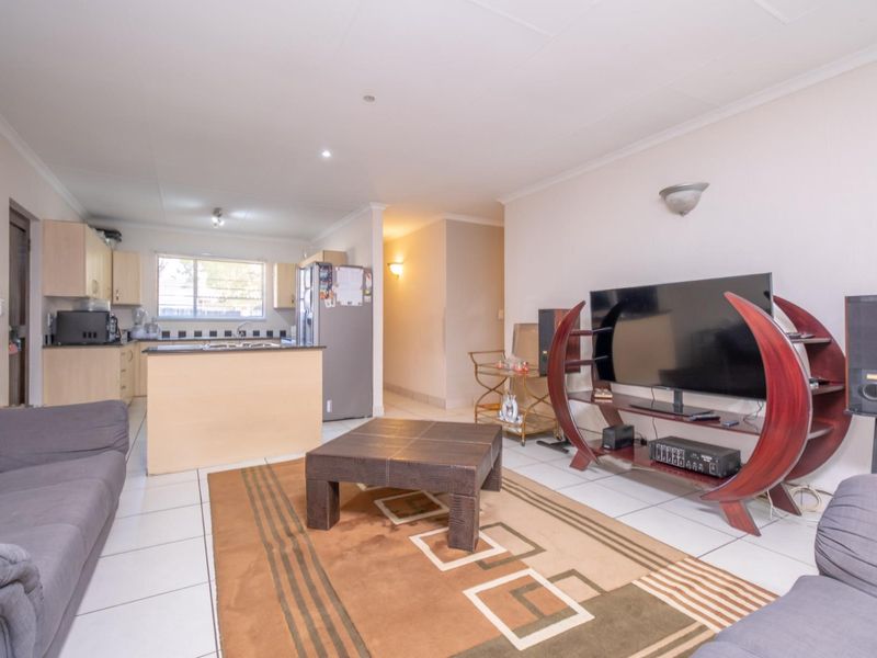 Single Story Three bedroom home for Sale in Sought After Fourways Estate - Photo 7