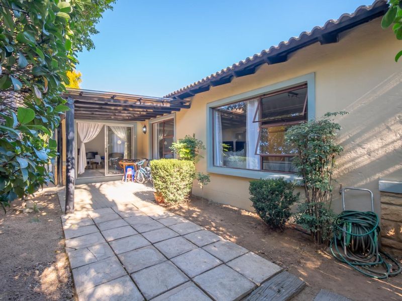 Single Story Three bedroom home for Sale in Sought After Fourways Estate - Photo 2