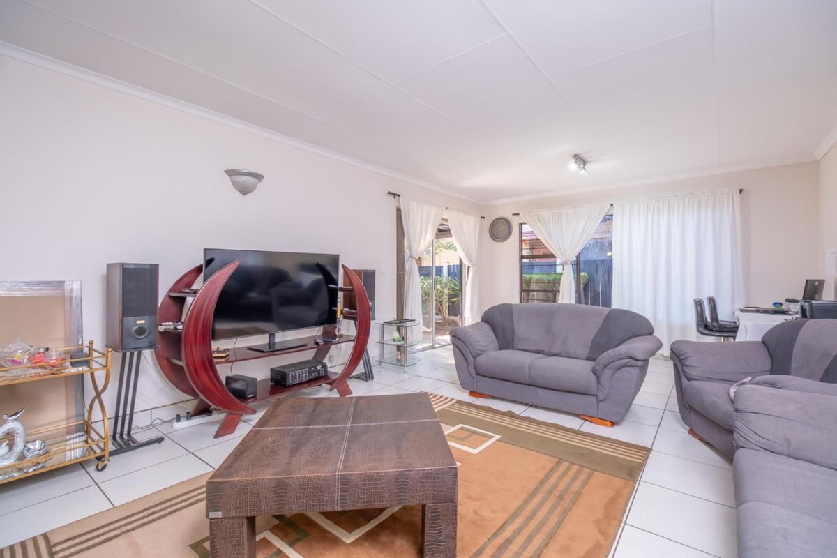 Single Story Three bedroom home for Sale in Sought After Fourways Estate - Photo 5