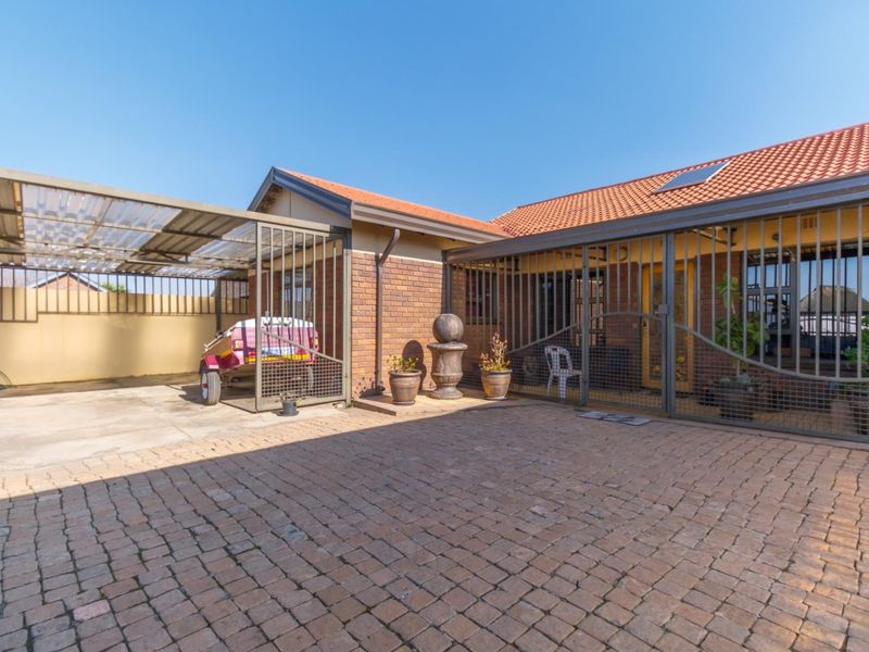 Next-Level Luxury Living in Klipspruit West, Ext. 2 - Photo 1