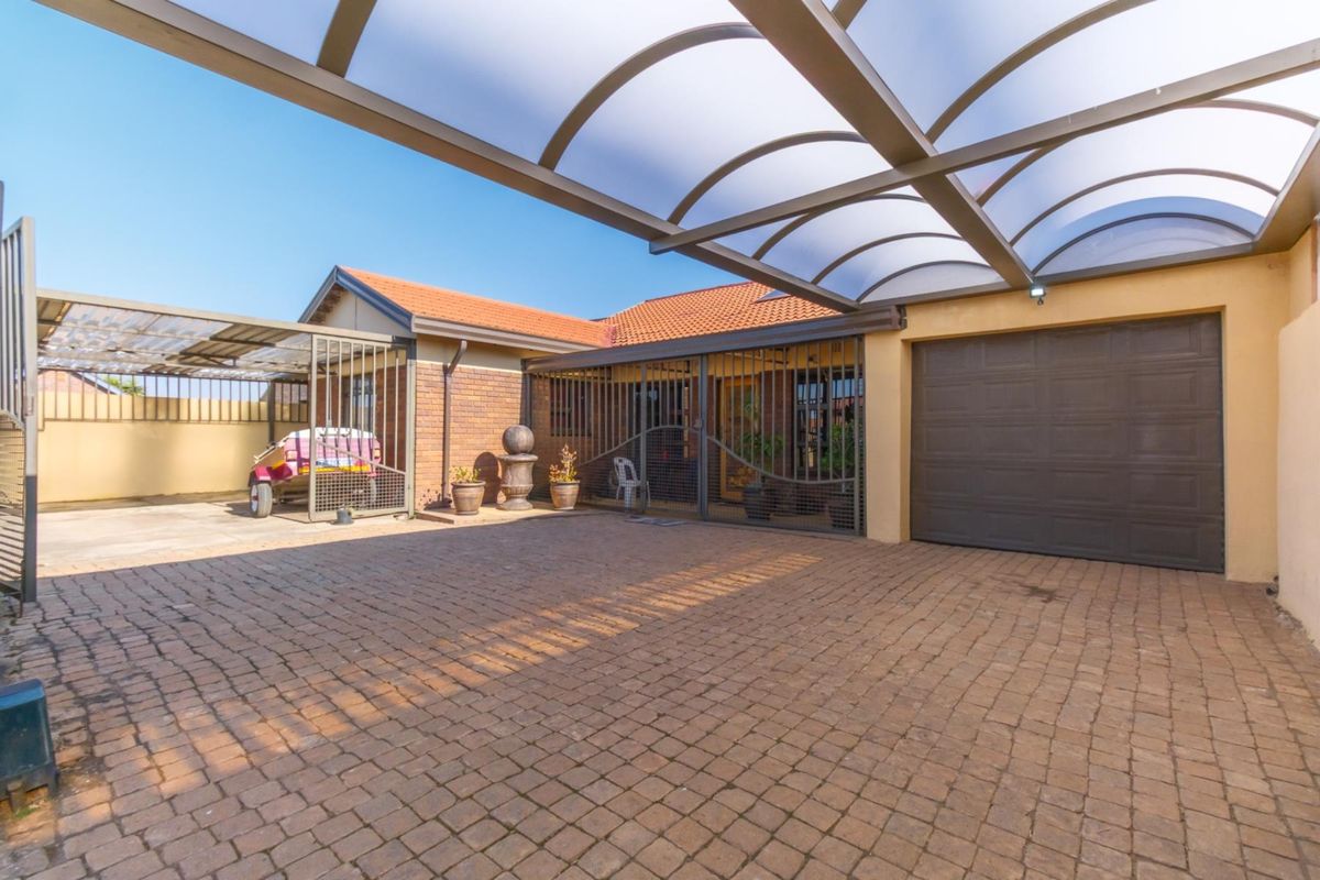 Next-Level Luxury Living in Klipspruit West, Ext. 2 - Photo 2