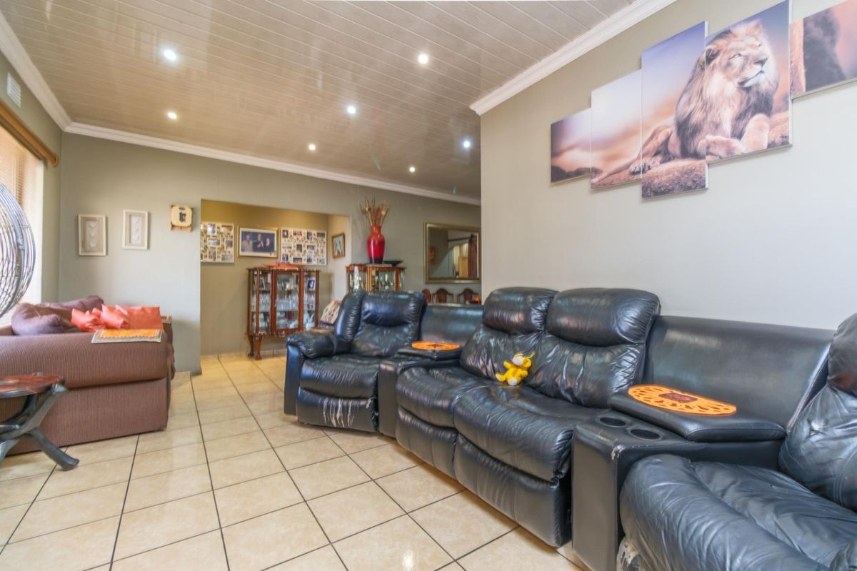 Next-Level Luxury Living in Klipspruit West, Ext. 2 - Photo 5