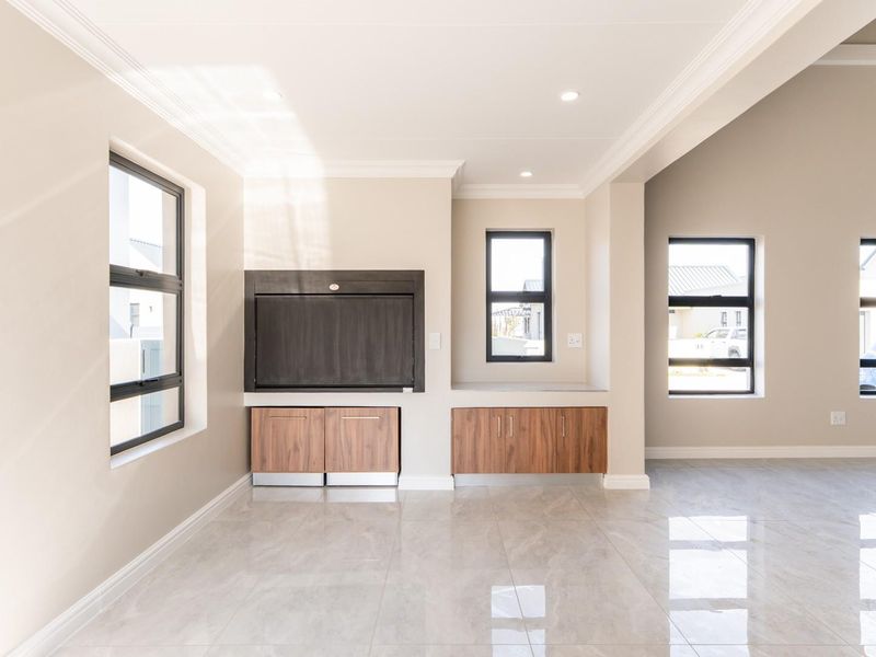 3-Bedroom House For Sale in Altona Village, Worcester, Western Cape - Photo 7