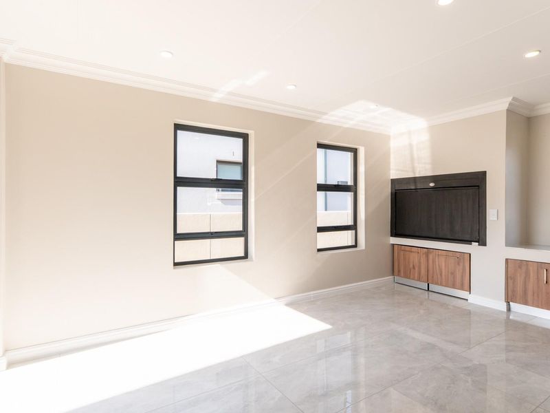 3-Bedroom House For Sale in Altona Village, Worcester, Western Cape - Photo 6