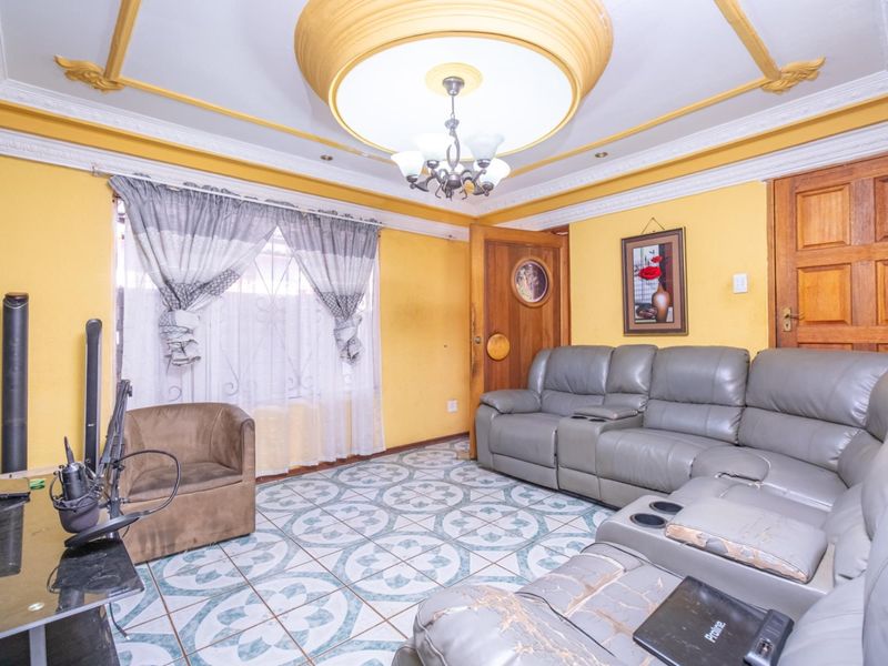 3 Bedroom House  In Geelhoutpark Waiting For You To Make It Yours - Photo 3