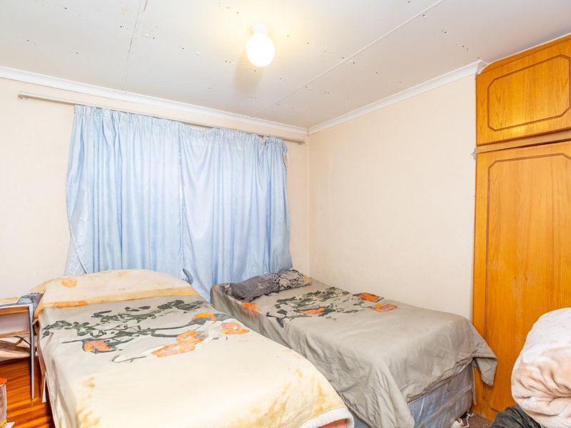 3 Bedroom House  In Geelhoutpark Waiting For You To Make It Yours - Photo 9