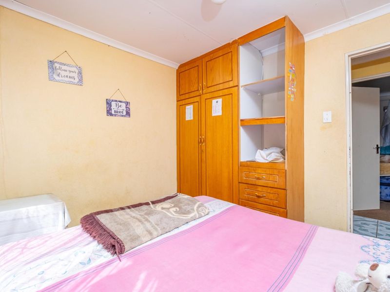 3 Bedroom House  In Geelhoutpark Waiting For You To Make It Yours - Photo 8