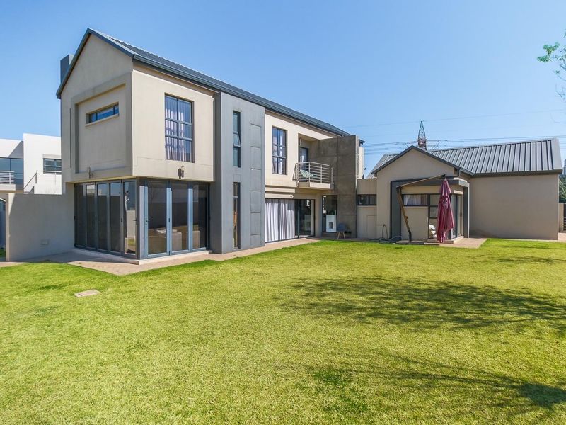 Beautiful 4 Bedroom Family Home In Meadows Estate - Photo 3