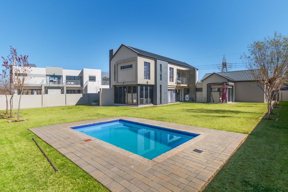 Beautiful 4 Bedroom Family Home In Meadows Estate - Photo 2