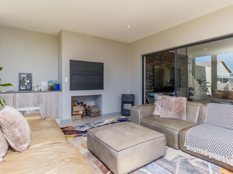 Beautiful 4 Bedroom Family Home In Meadows Estate - Photo 9