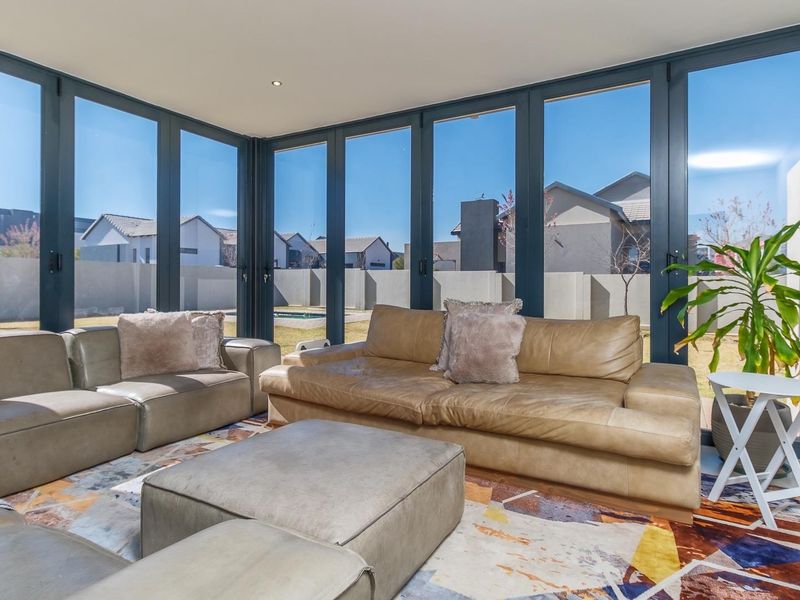 Beautiful 4 Bedroom Family Home In Meadows Estate - Photo 4