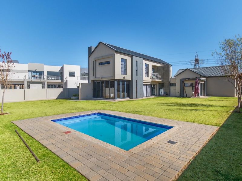Beautiful 4 Bedroom Family Home In Meadows Estate - Photo 1