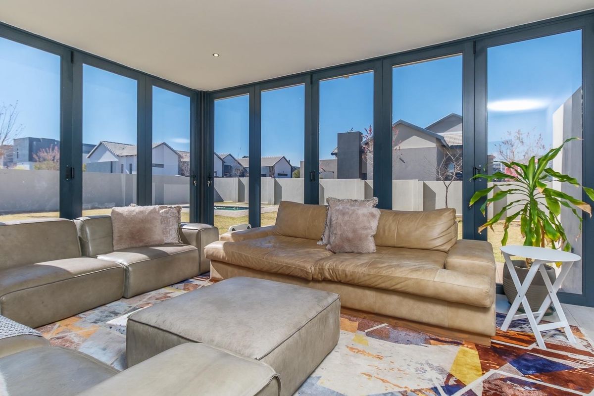 Beautiful 4 Bedroom Family Home In Meadows Estate - Photo 4